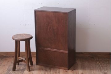 アンティーク家具　和製アンティーク　色ガラス入り!おしゃれなデザインのアンティーク本箱(ブックケース)