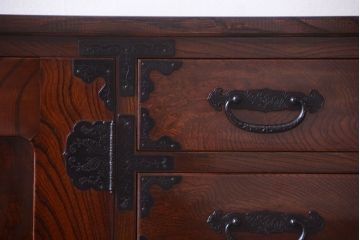 アンティーク家具　アンティーク　前面欅材!漆が綺麗な衣装箪笥ローボード