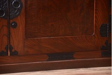 アンティーク家具　アンティーク　前面欅材!漆が綺麗な衣装箪笥ローボード