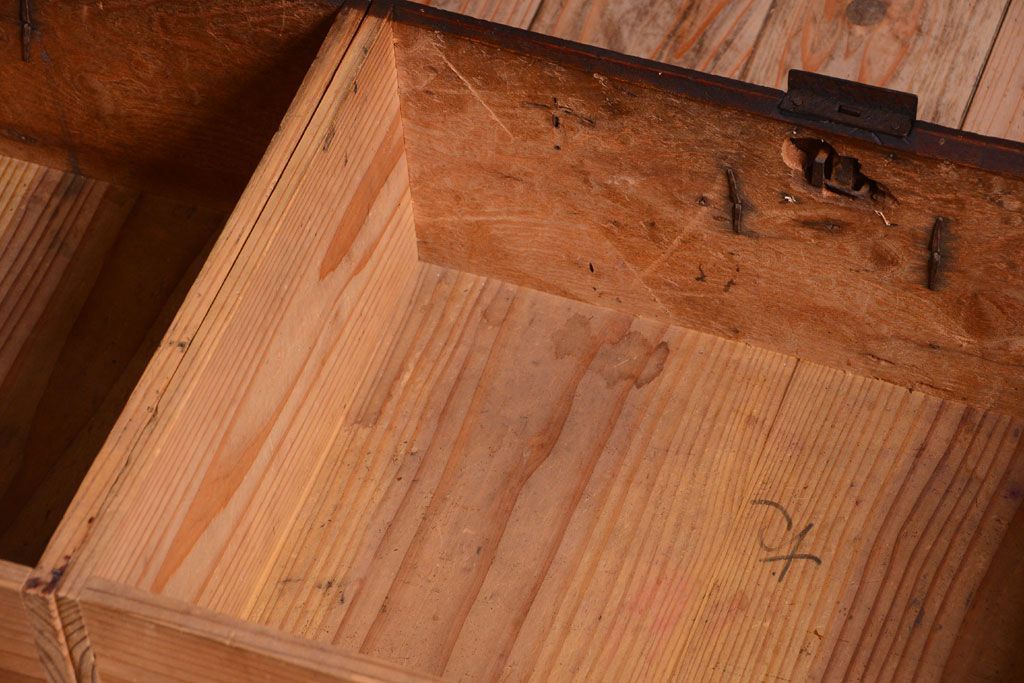 アンティーク家具　古民具・骨董　明治　上手物!古金具付きの三方欅材帳場箪笥