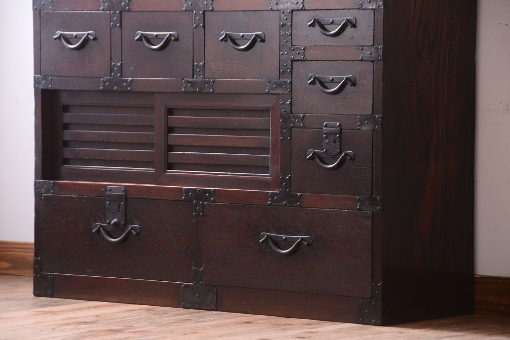 アンティーク家具　古民具・骨董　明治　上手物!古金具付きの三方欅材帳場箪笥