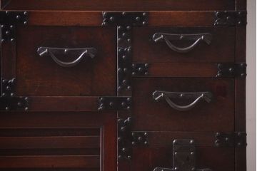 アンティーク家具　古民具・骨董　明治　上手物!古金具付きの三方欅材帳場箪笥