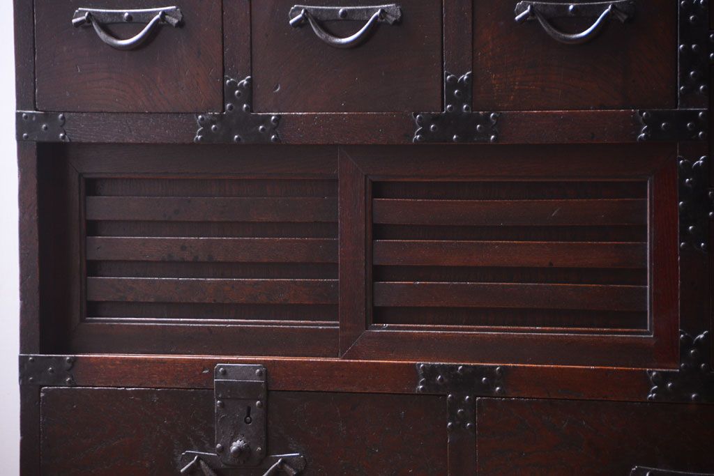 アンティーク家具　古民具・骨董　明治　上手物!古金具付きの三方欅材帳場箪笥