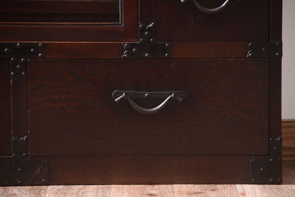 アンティーク家具　古民具・骨董　明治　上手物!古金具付きの三方欅材帳場箪笥
