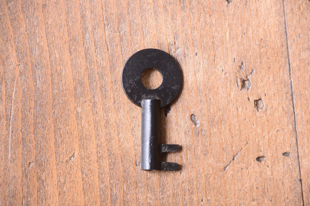 アンティーク家具　古民具・骨董　明治　上手物!古金具付きの三方欅材帳場箪笥