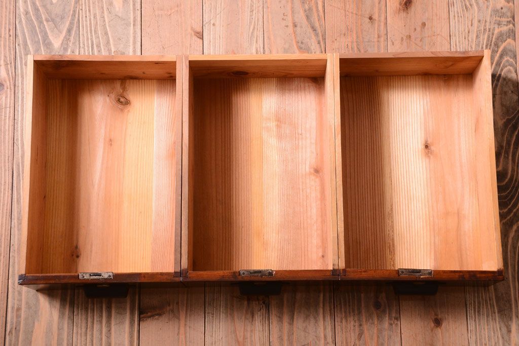 アンティーク家具　和製アンティーク　鉄脚付き!モールガラス引き戸のローボード