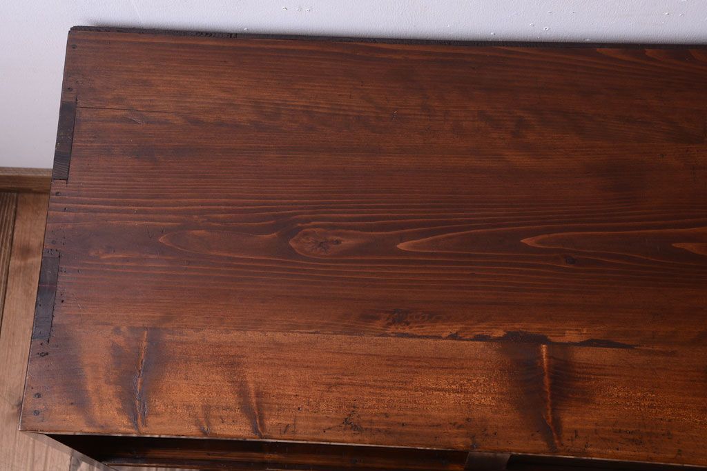 アンティーク家具　和製アンティーク　鉄脚付き!モールガラス引き戸のローボード