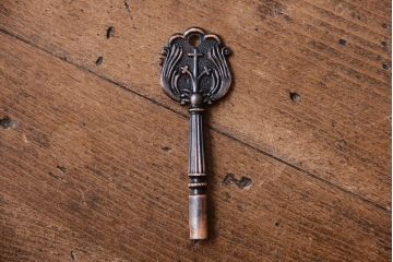 中古　民芸家具　駿河民芸　片開き戸付き箪笥