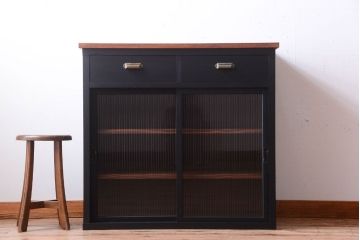 アンティーク家具　アンティークペイント　モールガラス入り!引き出し付きのカウンター収納棚(1)