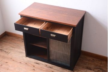 アンティーク家具　アンティークペイント　モールガラス入り!引き出し付きのカウンター収納棚(1)