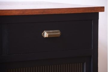 アンティーク家具　アンティークペイント　モールガラス入り!引き出し付きのカウンター収納棚(1)