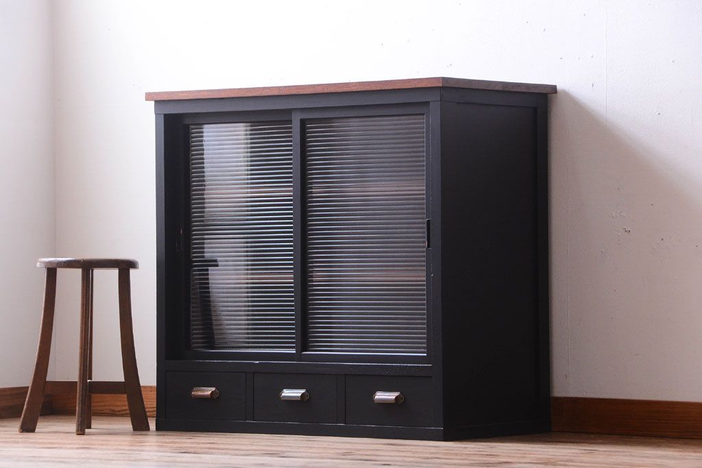 アンティーク家具　アンティークペイント　モールガラス入り!引き出し付きのカウンター収納棚(2)