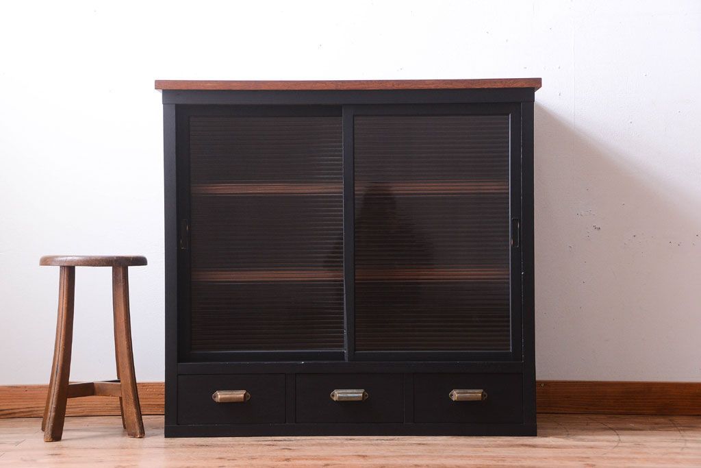 アンティーク家具　アンティークペイント　モールガラス入り!引き出し付きのカウンター収納棚(2)