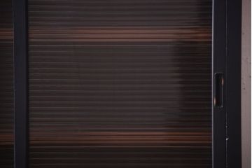 アンティーク家具　アンティークペイント　モールガラス入り!引き出し付きのカウンター収納棚(2)