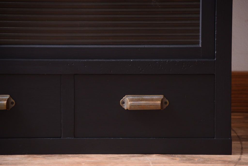 アンティーク家具　アンティークペイント　モールガラス入り!引き出し付きのカウンター収納棚(2)