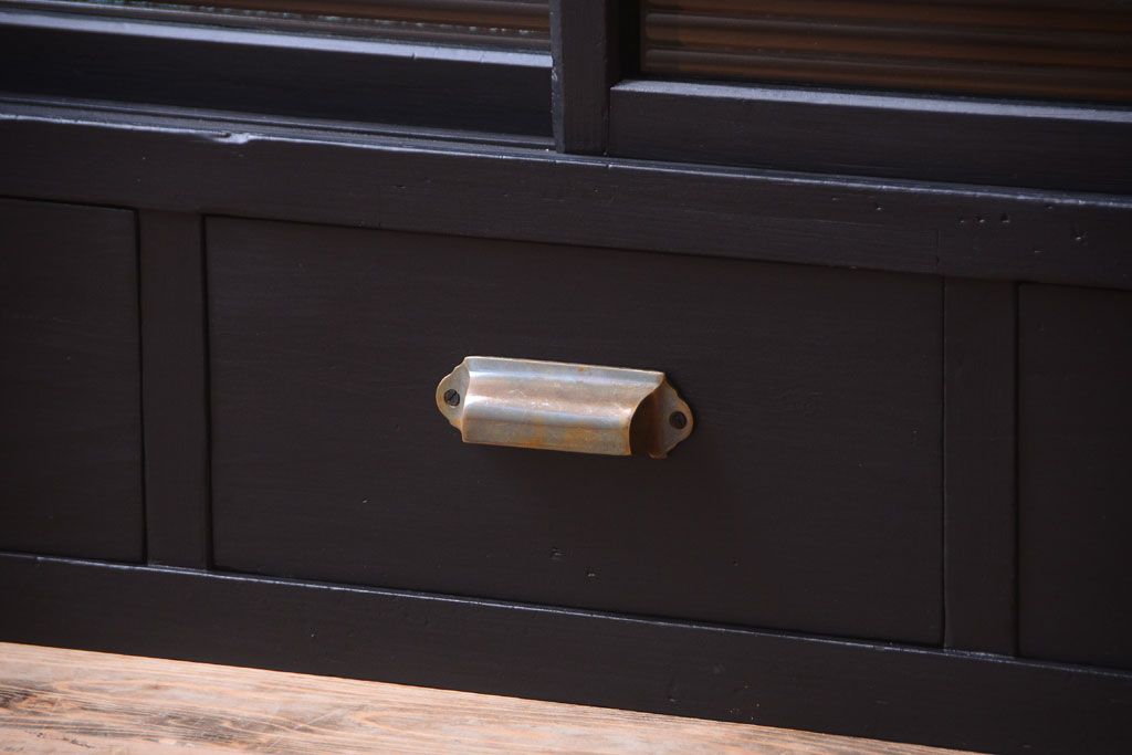 アンティーク家具　アンティークペイント　モールガラス入り!引き出し付きのカウンター収納棚(2)
