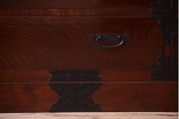 アンティーク家具　アンティーク　前面欅材!漆が綺麗な衣装箪笥ローボード(2)