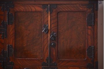 アンティーク家具　アンティーク　前面欅材!漆が綺麗な衣装箪笥ローボード(2)