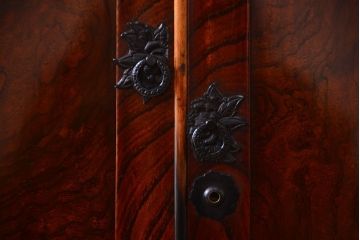 アンティーク家具　アンティーク　前面欅材!漆が綺麗な衣装箪笥ローボード(2)