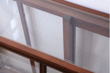 レトロ家具　和製アンティーク　古いブナ材のレトロな台形型ガラスケース