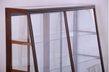 レトロ家具　和製アンティーク　古いブナ材のレトロな台形型ガラスケース