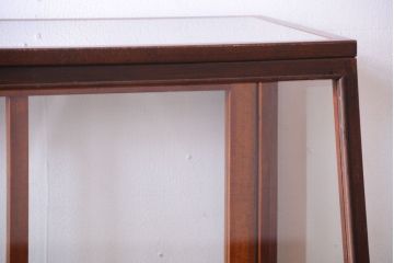 レトロ家具　和製アンティーク　古いブナ材のレトロな台形型ガラスケース