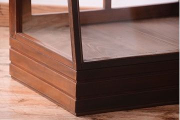 レトロ家具　和製アンティーク　古いブナ材のレトロな台形型ガラスケース