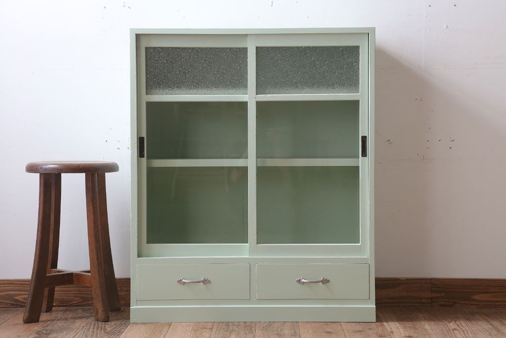 アンティーク家具　ペイント　引き出し2杯付き!ダイヤガラス入りアンティーク戸棚(収納棚)