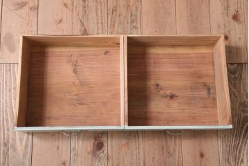 アンティーク家具　ペイント　引き出し2杯付き!ダイヤガラス入りアンティーク戸棚(収納棚)