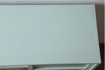 アンティーク家具　ペイント　引き出し2杯付き!ダイヤガラス入りアンティーク戸棚(収納棚)