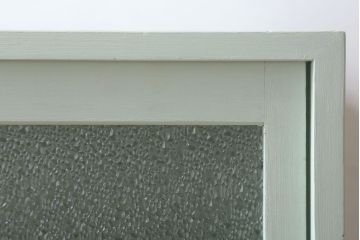 アンティーク家具　ペイント　引き出し2杯付き!ダイヤガラス入りアンティーク戸棚(収納棚)