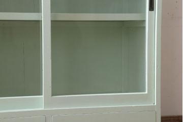 アンティーク家具　ペイント　引き出し2杯付き!ダイヤガラス入りアンティーク戸棚(収納棚)