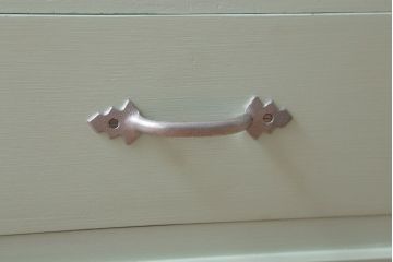 アンティーク家具　ペイント　引き出し2杯付き!ダイヤガラス入りアンティーク戸棚(収納棚)