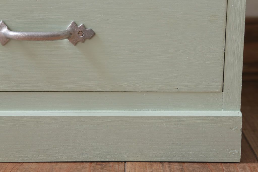 アンティーク家具　ペイント　引き出し2杯付き!ダイヤガラス入りアンティーク戸棚(収納棚)