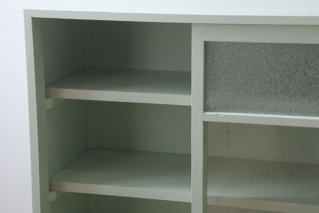 アンティーク家具　ペイント　引き出し2杯付き!ダイヤガラス入りアンティーク戸棚(収納棚)