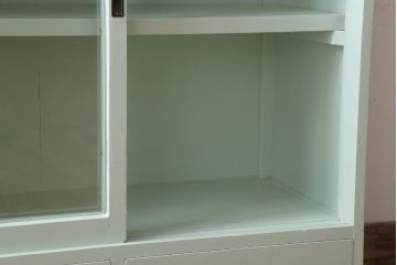 アンティーク家具　ペイント　引き出し2杯付き!ダイヤガラス入りアンティーク戸棚(収納棚)