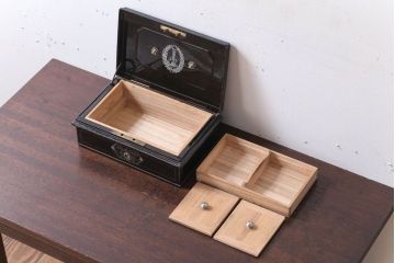 アンティーク雑貨　和製アンティーク　大正〜昭和初期　小振りな鉄製手提げ金庫