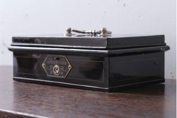 アンティーク雑貨　和製アンティーク　大正〜昭和初期　小振りな鉄製手提げ金庫