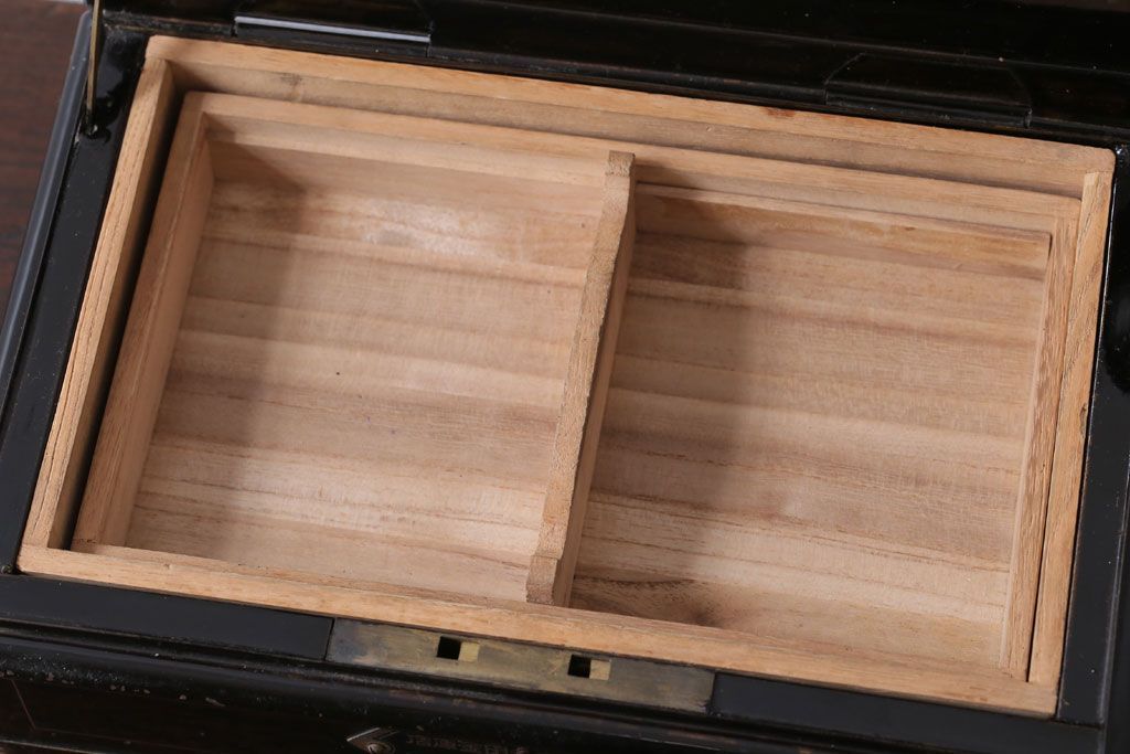 アンティーク雑貨　和製アンティーク　大正〜昭和初期　小振りな鉄製手提げ金庫