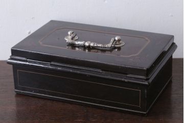 アンティーク雑貨　和製アンティーク　大正〜昭和初期　小振りな鉄製手提げ金庫