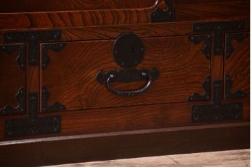 アンティーク家具　アンティーク　前面欅材!漆が綺麗な衣装箪笥ローボード(3)