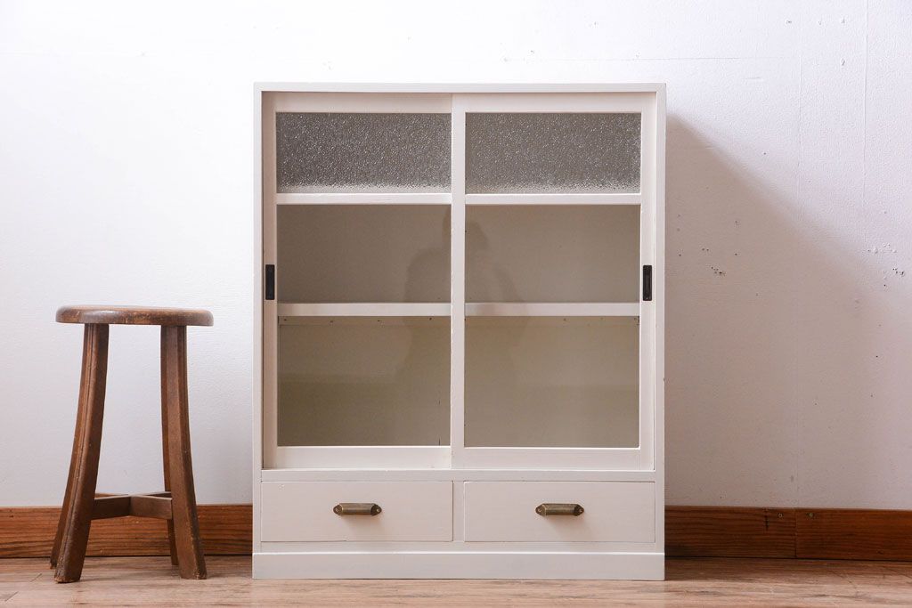 アンティーク家具　ペイント　引き出し2杯付き!ダイヤガラス入りアンティーク戸棚(収納棚)(2)