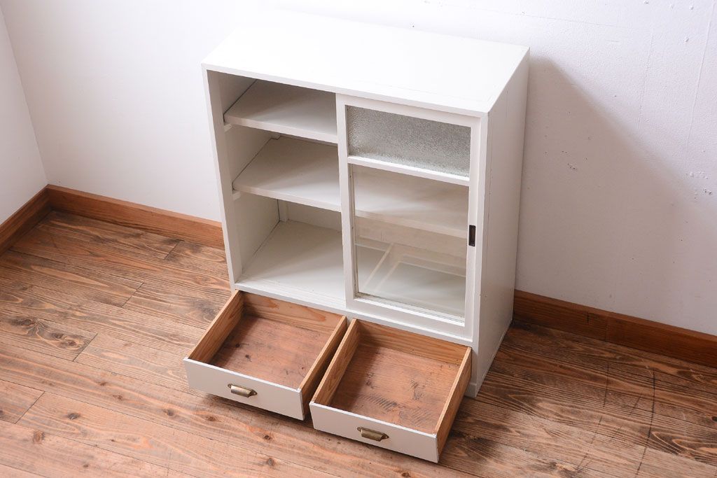 アンティーク家具　ペイント　引き出し2杯付き!ダイヤガラス入りアンティーク戸棚(収納棚)(2)