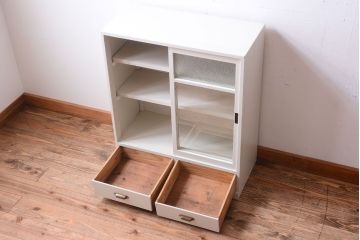 アンティーク家具　ペイント　引き出し2杯付き!ダイヤガラス入りアンティーク戸棚(収納棚)(2)