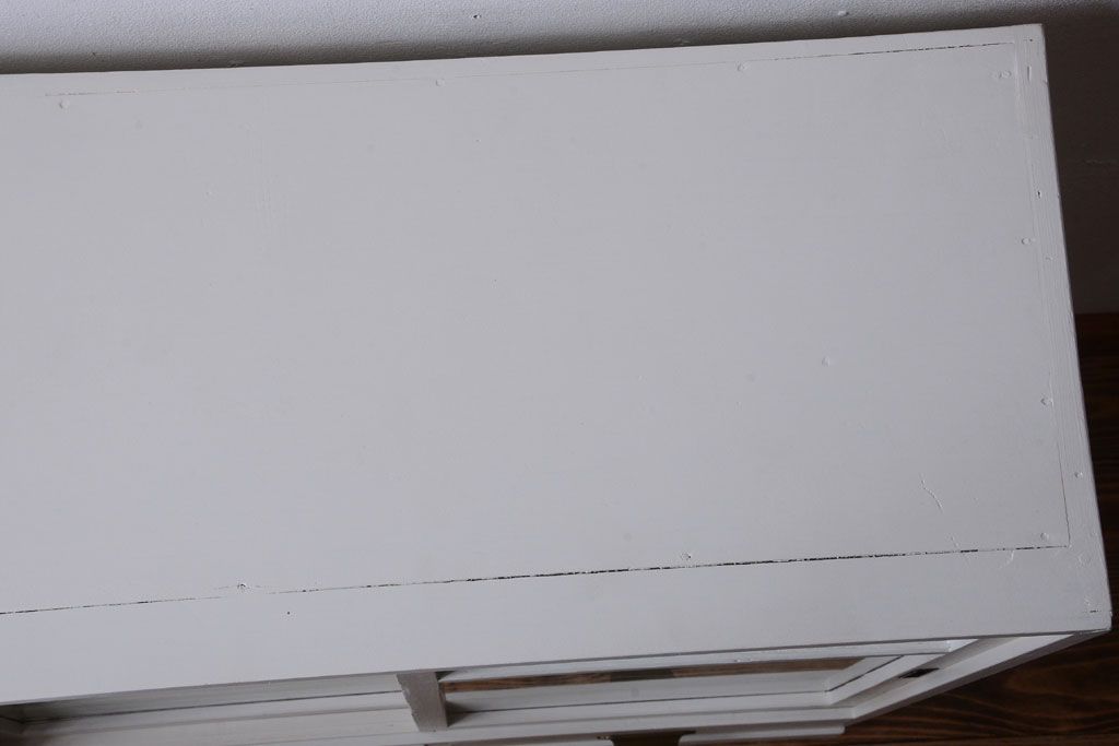 アンティーク家具　ペイント　引き出し2杯付き!ダイヤガラス入りアンティーク戸棚(収納棚)(2)