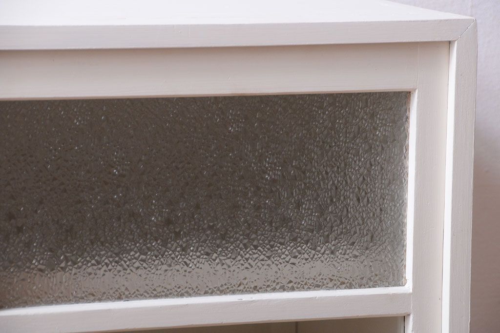 アンティーク家具　ペイント　引き出し2杯付き!ダイヤガラス入りアンティーク戸棚(収納棚)(2)