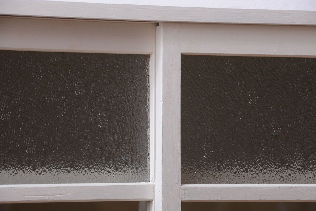 アンティーク家具　ペイント　引き出し2杯付き!ダイヤガラス入りアンティーク戸棚(収納棚)(2)