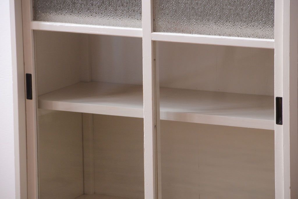 アンティーク家具　ペイント　引き出し2杯付き!ダイヤガラス入りアンティーク戸棚(収納棚)(2)