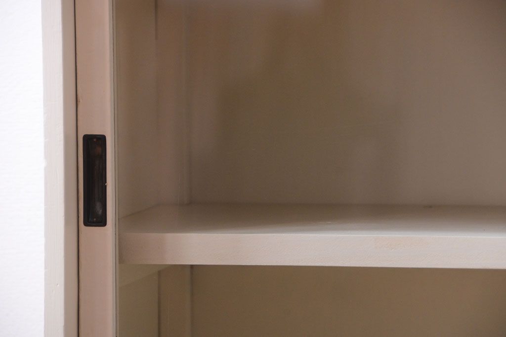 アンティーク家具　ペイント　引き出し2杯付き!ダイヤガラス入りアンティーク戸棚(収納棚)(2)