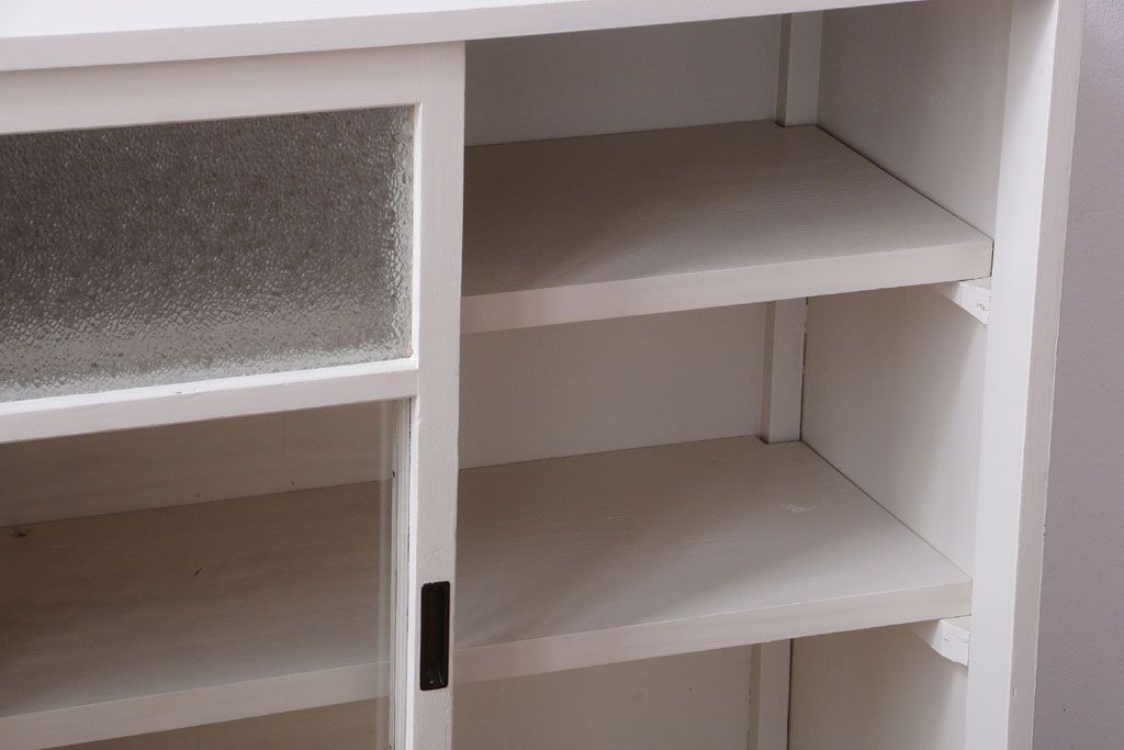 アンティーク家具　ペイント　引き出し2杯付き!ダイヤガラス入りアンティーク戸棚(収納棚)(2)